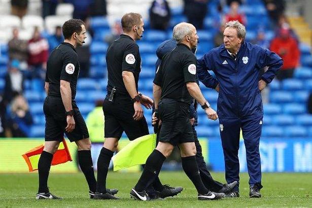 Neil Warnock'dan sert eleştiri: Futbolu hiç bilmiyorlar