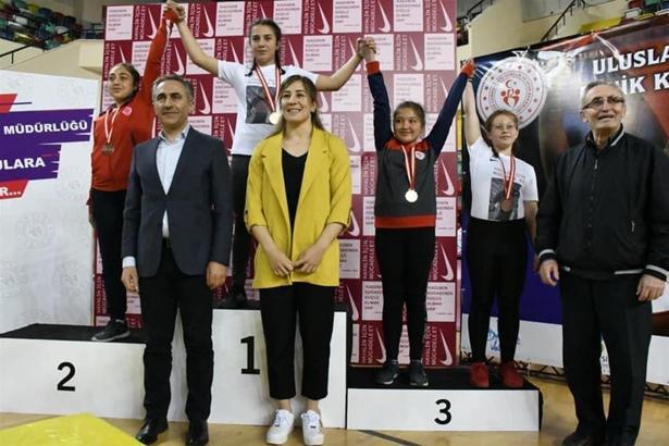 2. Uluslararası Yasemin Adar Güreş Turnuvası tamamlandı