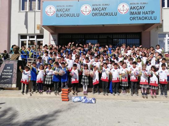Büyükşehir'den öğrencilere 6 bin spor malzemesi yardımı