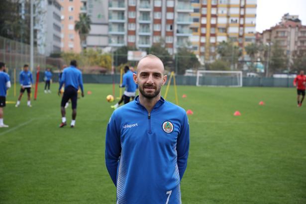 Efecan Karaca: