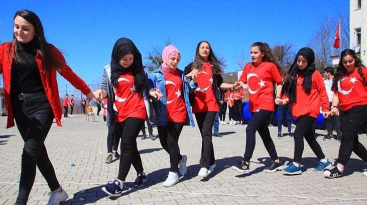 ‘Gençlik Merkezim Yollarda' öğrencilerle buluşuyor