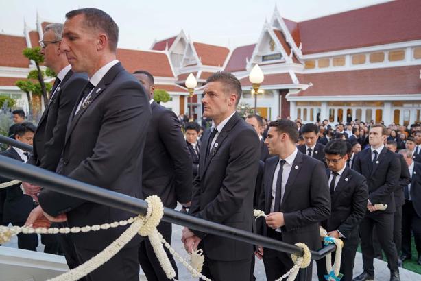 Leicester Cityli futbolculardan Vichai Srivaddhanaprabha'ya son görev!