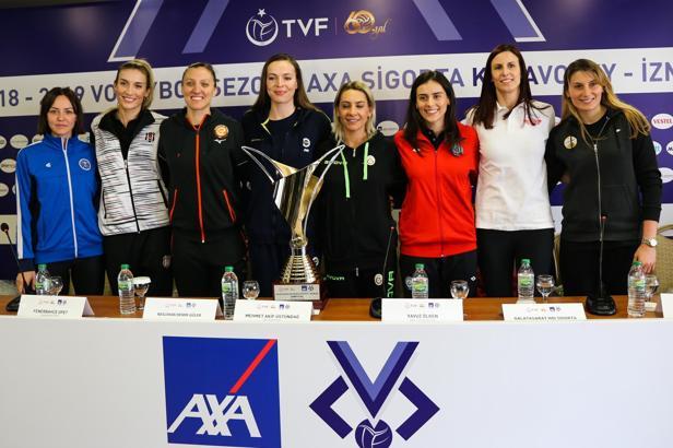 İzmir'de voleybol şöleni