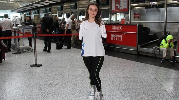 Milli yüzücü Sümeyye Boyacı ABD'ye gitti