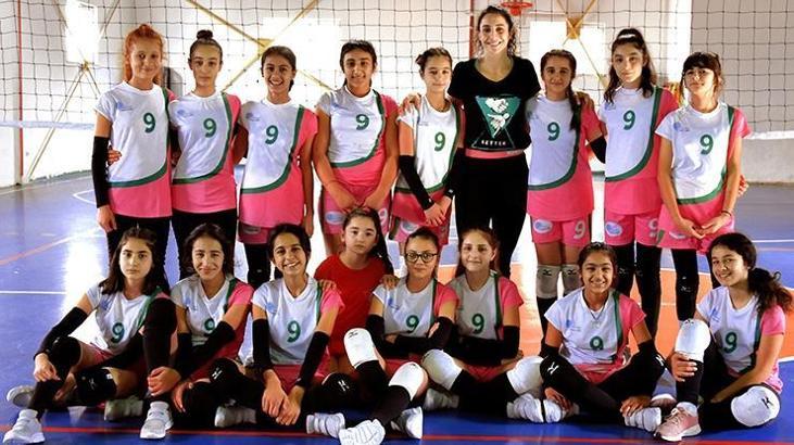SosyalBen Voleybol Takımı şampiyonluğa koşuyor