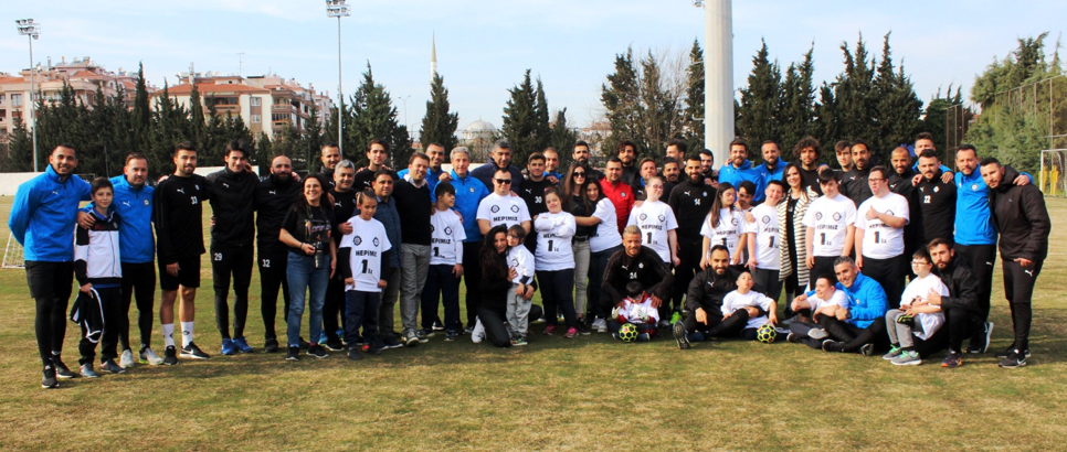 Altaylı futbolcular, down sendromlu çocuklarla buluştu