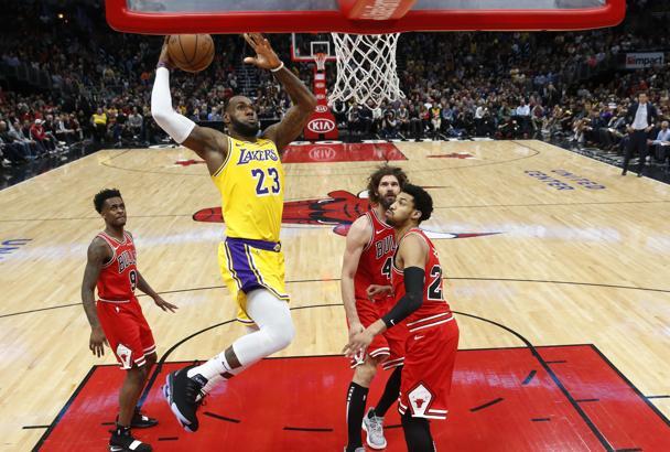 Los Angeles Lakers, LeBron James ile Chicago Bulls karşısında zaferi hatırladı