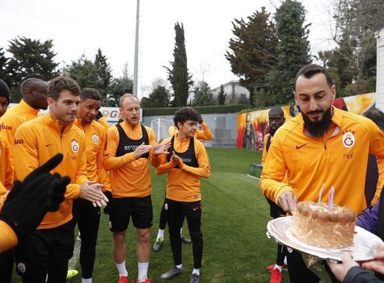 Galatasaray'da Mitroglou'nun doğum günü kutlandı