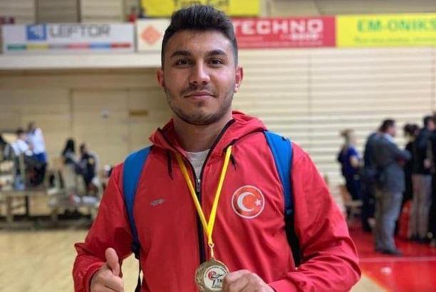 Denizlili karateci Mehmet Batuhan Özdemir'den altın madalya