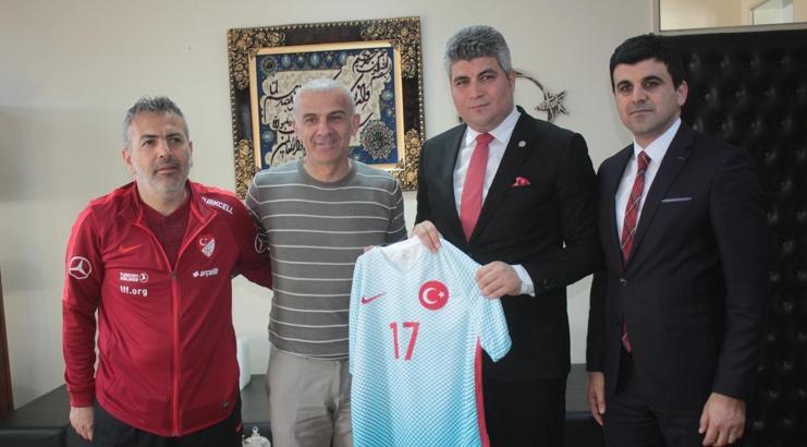 Oğuz Çetin, Başsavcı Yılmaz'ı U17 Elit Tur maçlarına davet etti