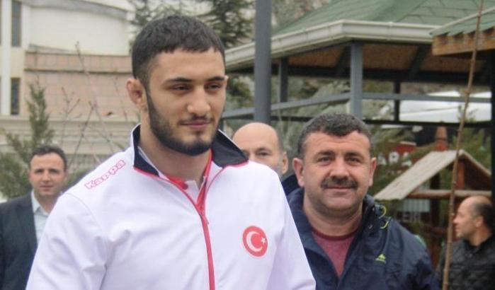 Doktorların güreşemez dediği İbrahim Çiftçi Avrupa şampiyonu oldu