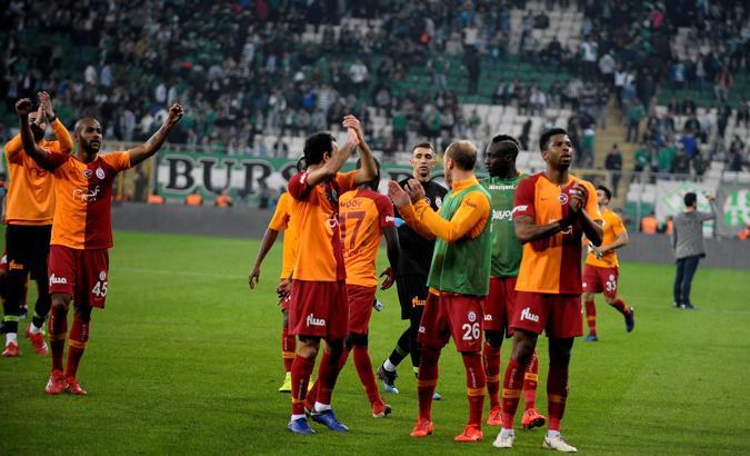 Galatasaray kazandı, yarış kızıştı