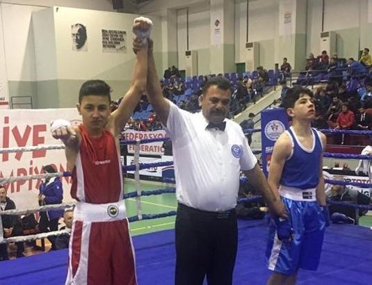 Fenerbahçe Boks Şubesi sporcuları yarı finalde