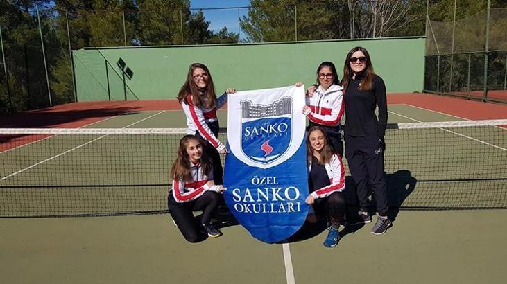 SANKO yıldız kızlar tenis takımı il birincisi oldu