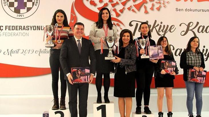 Arzum Türkiye Kadınlar Satranç Şampiyonası'nda Betül Cemre Yıldız Kadıoğlu şampiyon oldu