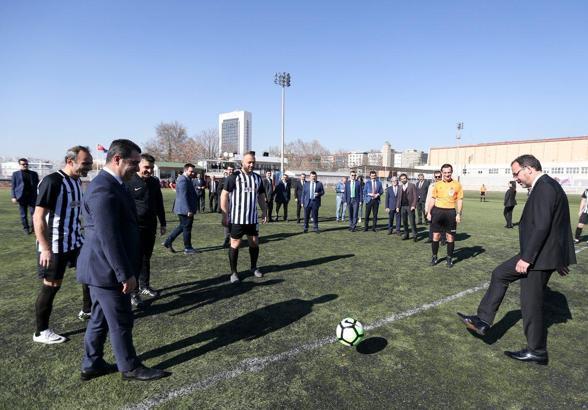 Bakan Kasapoğlu, Kamu Futbol Turnuvası'nın açılışını yaptı