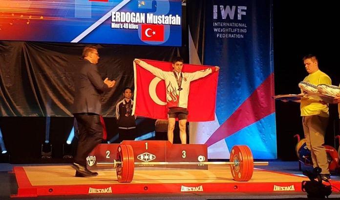 Mustafa Erdoğan Dünya üçüncüsü!