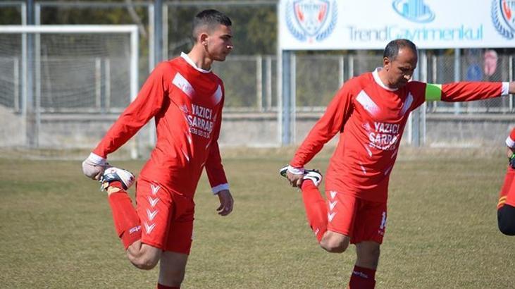 Baba ve oğlu aynı takımda forma giyiyor