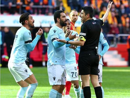 Kayserispor taraftarından Arda Turan'a tepki!