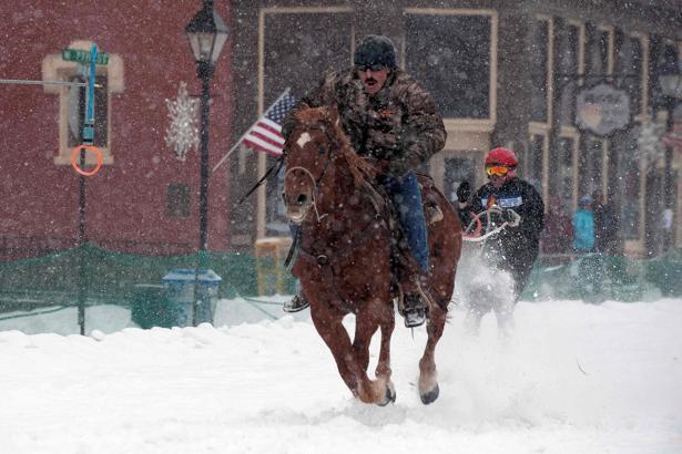 Colorado'da kayak yarışları düzenlendi