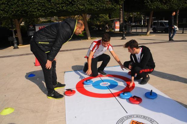 Adana'da floor curling heyecanı