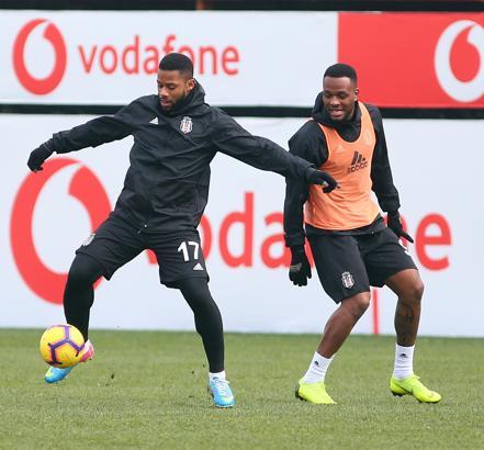 Cyle Larin pes etmiyor