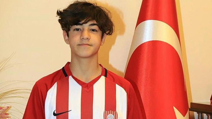 Fenerbahçe Efekan Karayazı'yı transfer etti