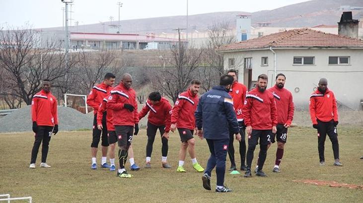 Elazığspor kampa girdi