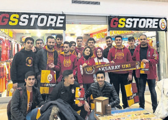 Galatasaray taraftarı mağazalara hücum etti