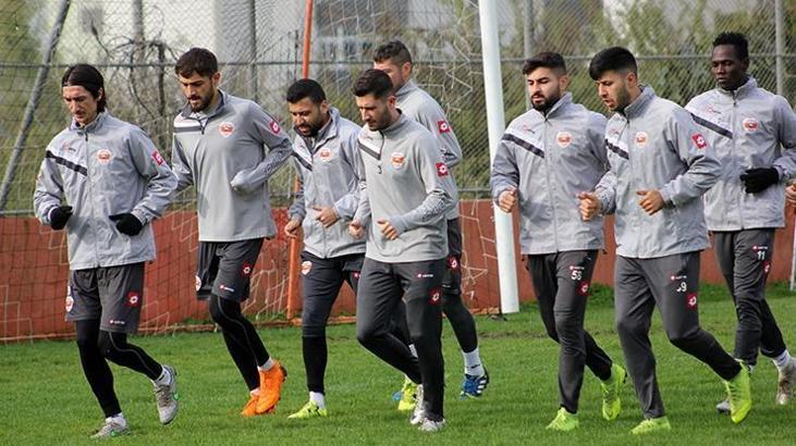 Adanaspor çift idmanla çalışıyor