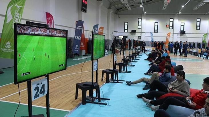 Başakşehir'de PES Turnuvası'nın finali yapıldı