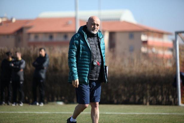 Hikmet Karaman: Fenerbahçe'yi taraftarımızla yendik
