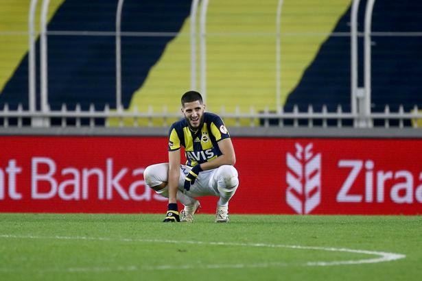 Orta sahada Yassine Benzia sürprizi