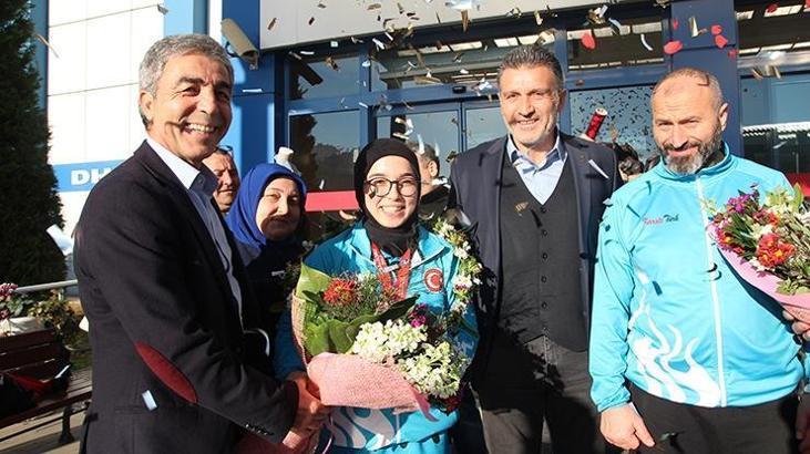 Avrupa Şampiyonu Keyda Nur Çolak'a coşkulu karşılama