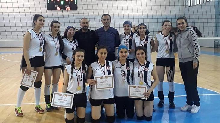 Voleybol grup müsabakaları sona erdi