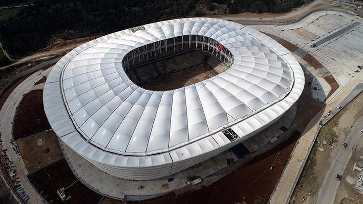 Adana'da yeni stadın çatısı tamamlandı