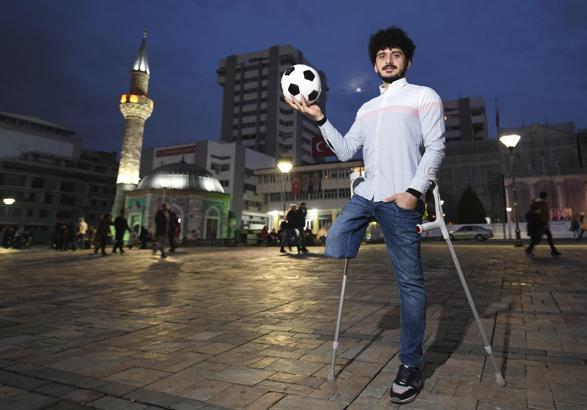 Ampute Milli Takımı'nın yıldız futbolcusu Barış Telli, UEFA'ya konuştu!