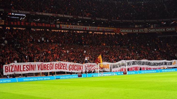 Galatasaray tribünlerinden anlamlı pankartlar