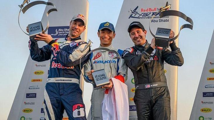 Red Bull Air Race'de ilk kazananı saliseler belirledi