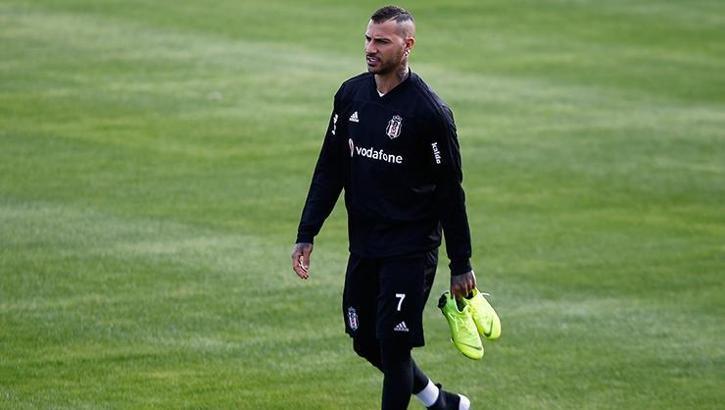 Beşiktaş'ta sıcak saatler! Quaresma görüşme odasına!
