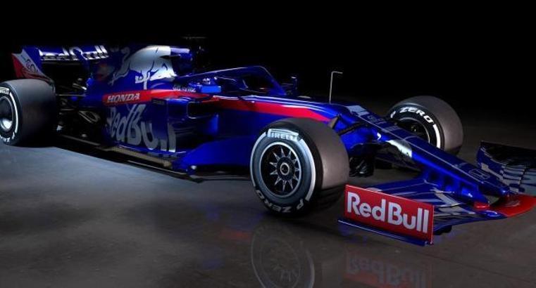 F1'de araç tanıtımları devam ediyor