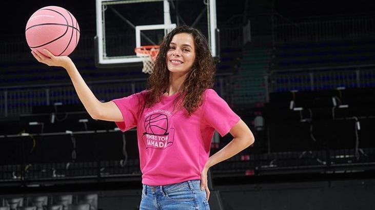 Pembe Top Özge Özpirinçci'ye emanet