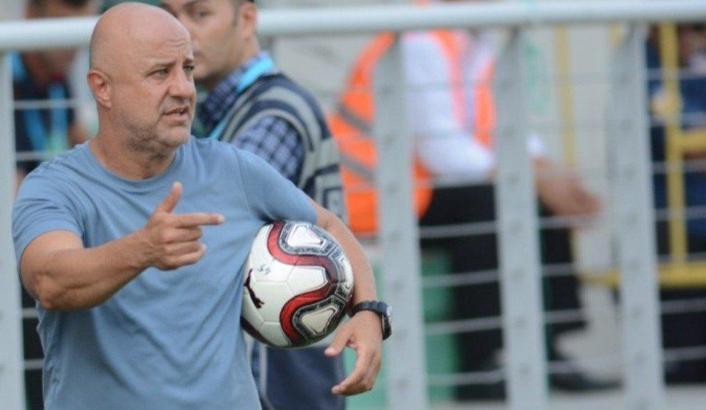 Manisa'da Levent Devrim'e istifa tepkisi