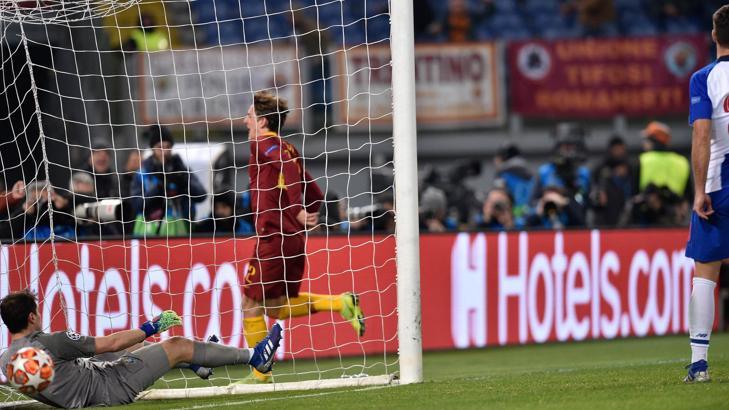 Porto'da 37'lik Casillas'ı, Roma'nın 19'luk yıldızı Zaniolo yıktı