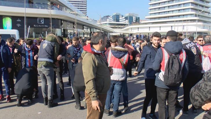 Trabzonsporlu taraftarlar stada doğru yola çıktı