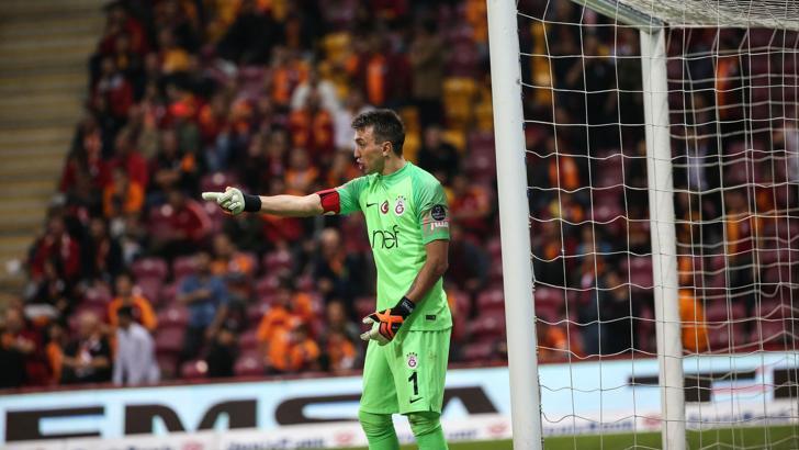 Galatasaray'da Muslera, Porto maçına yetişiyor