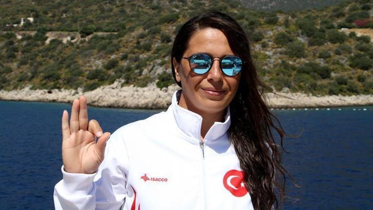 Milli dalgıç Derya Can'dan yeni rekor