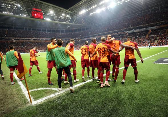 Galatasaray golleri evinde atıyor