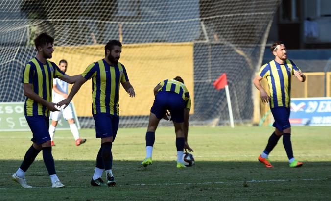 Menemen evinde Tuzlaspor'la oynuyor