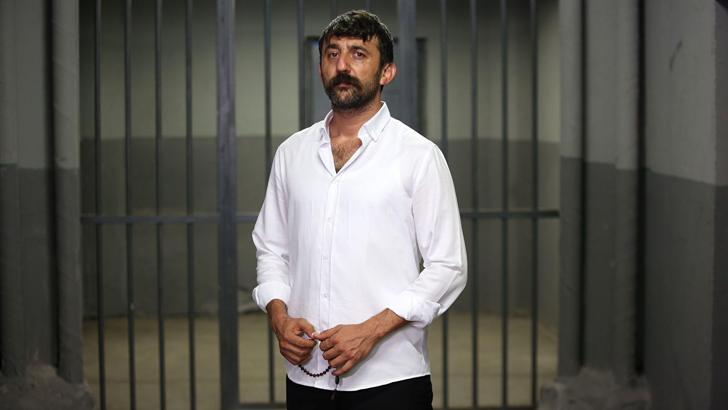 Çukur'un Cumali'sini Beşiktaş doktoru Sarper Çetinkaya ameliyat etti!